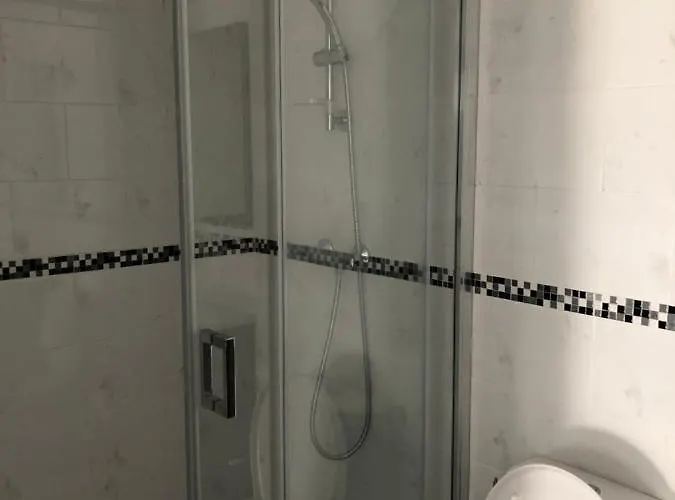 Le Nid Du Franc 住宿加早餐酒店 阿夫朗什