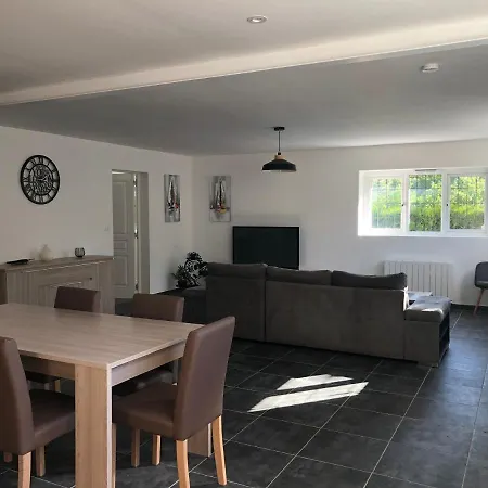 Le Nid Du Franc Oda ve Kahvaltı 3*