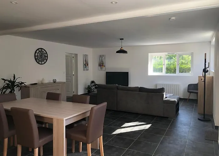 Le Nid Du Franc Oda ve Kahvaltı 3*