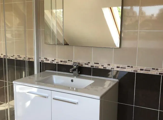 Le Nid Du Franc Bed & Breakfast